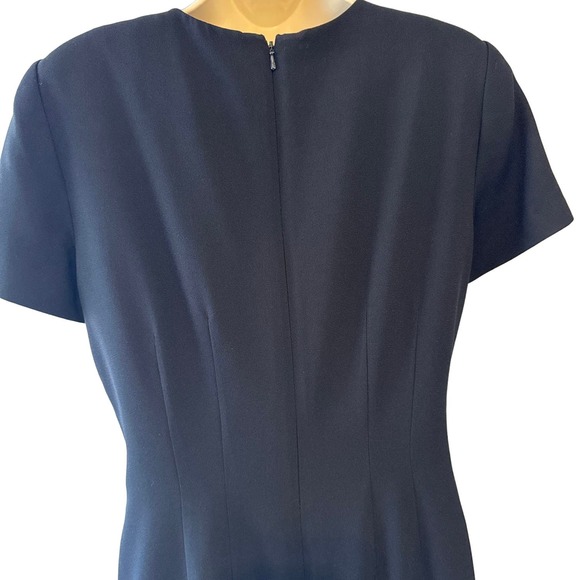 Elegant Black Dress - Picture 4 of 8